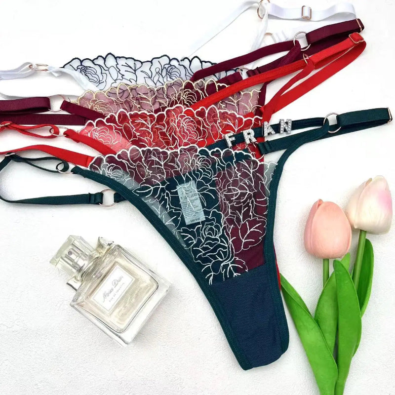 String personnalisé transparent à l’avant femme