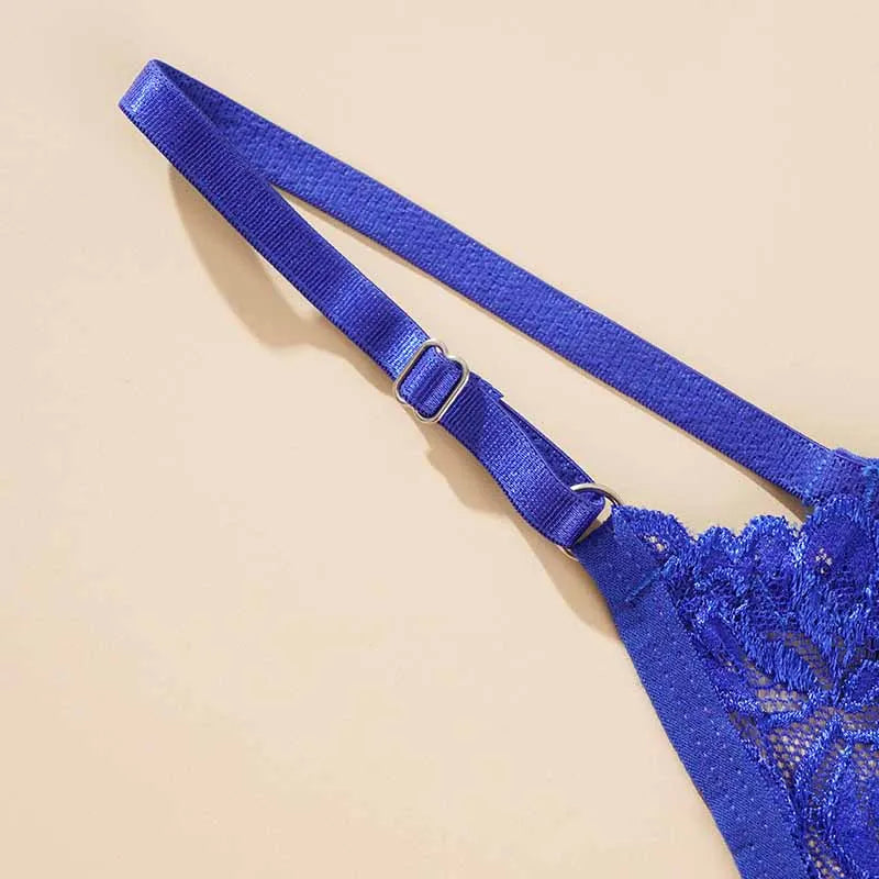 String dentelle noir