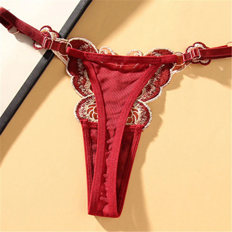 String rouge dentelle papillon