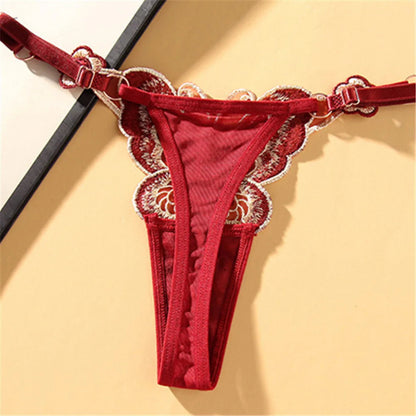 String rouge dentelle papillon